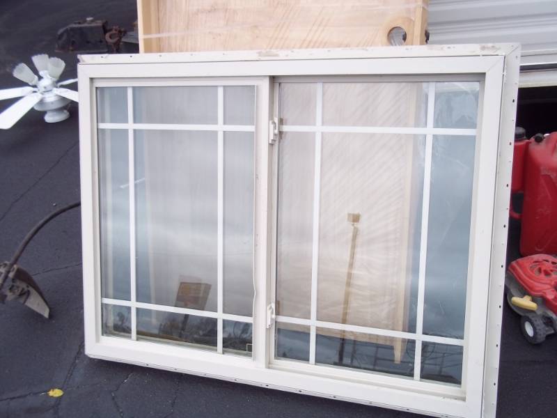 Vinyl sliding window 50 x 39