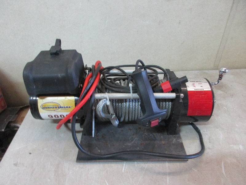lot 8 image: Winch