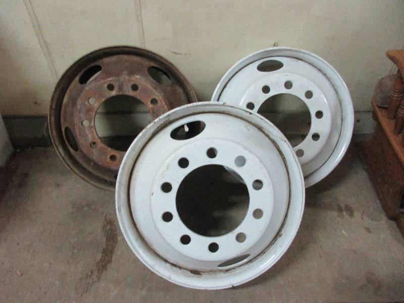 lot 11 image: Semi rims