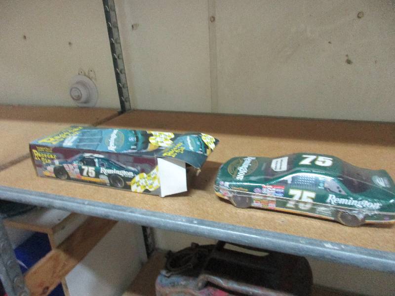 lot 18 image: Remington Nascar 22 cal ammo can