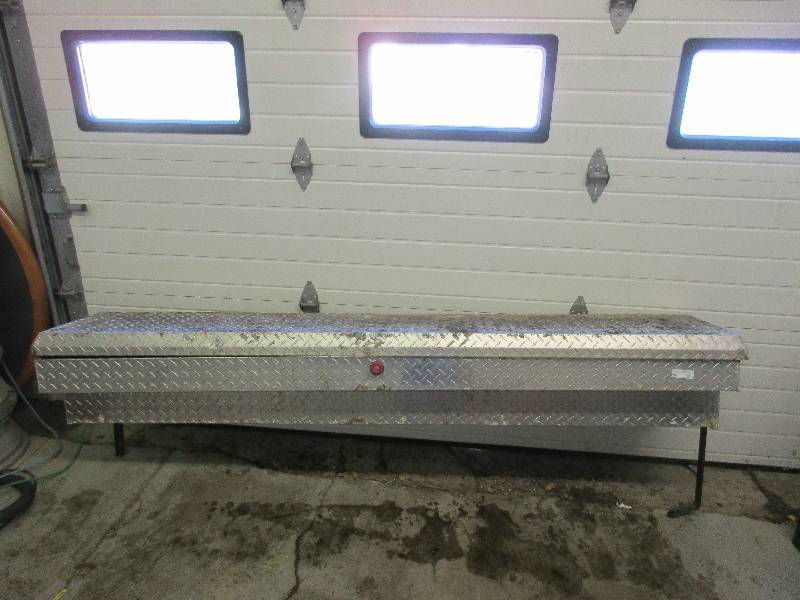 lot 24 image: diamond plate tool box