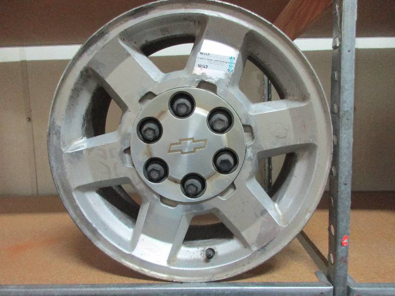 lot 34 image: 16 GM 6 lug aluminum rim