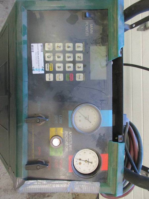 lot 35 image: Matco a charging unit