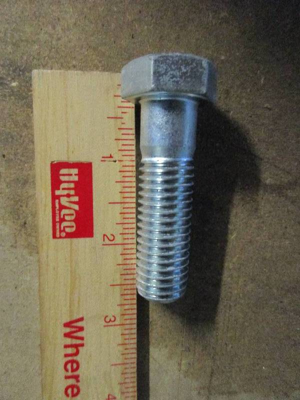 lot 48 image: bucket of 58 X 2.5 bolts