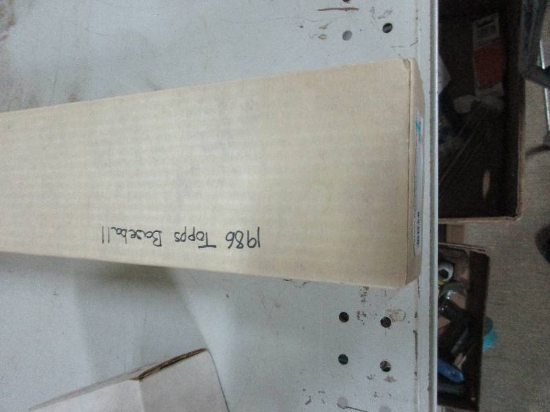 lot 58 image: 1986 Topps baseball cards