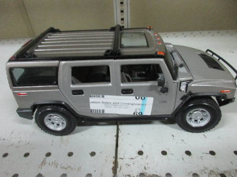 lot 69 image: hummer H2 model