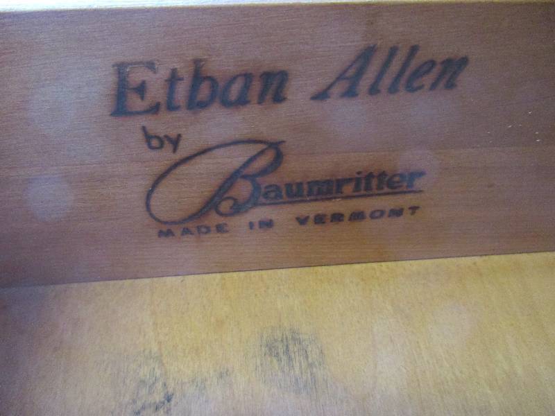 lot 70 image: 4 piece furniture set by Ethan Allen