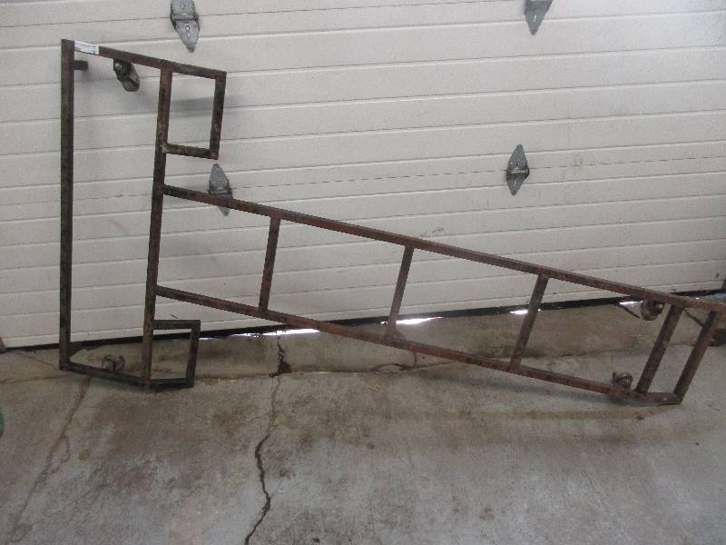 lot 75 image: snowmobile cart