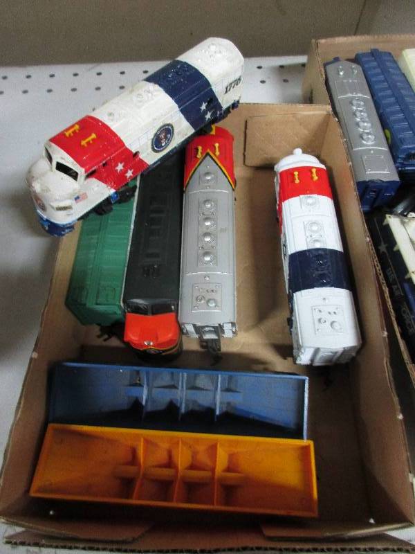 lot 78 image: Bachmann HO train set