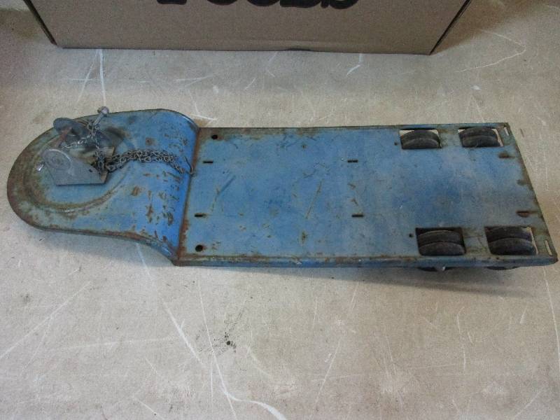 lot 84 image: Vintage Tonka trucks and tractors