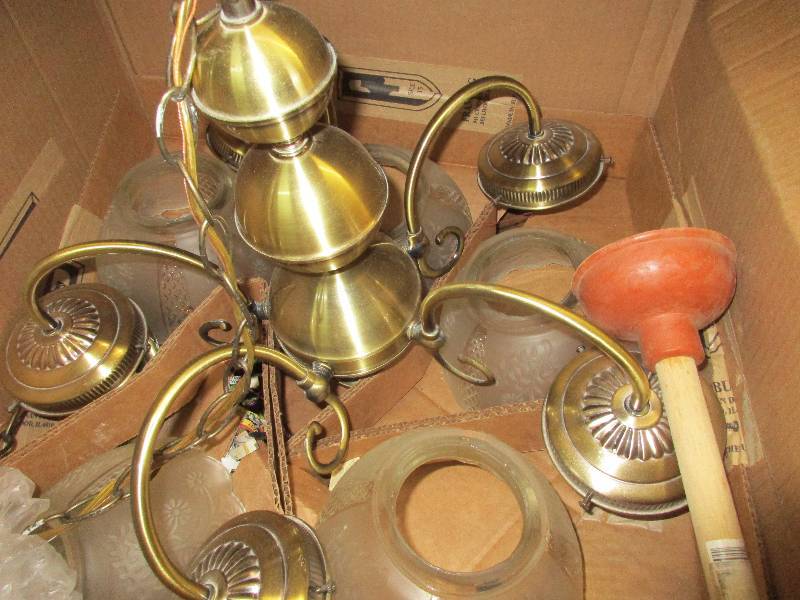 lot 99 image: Chandelier and mini plunger