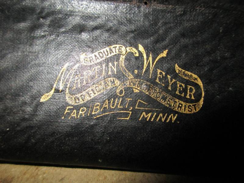 lot 110 image: vintage glasses and misc items