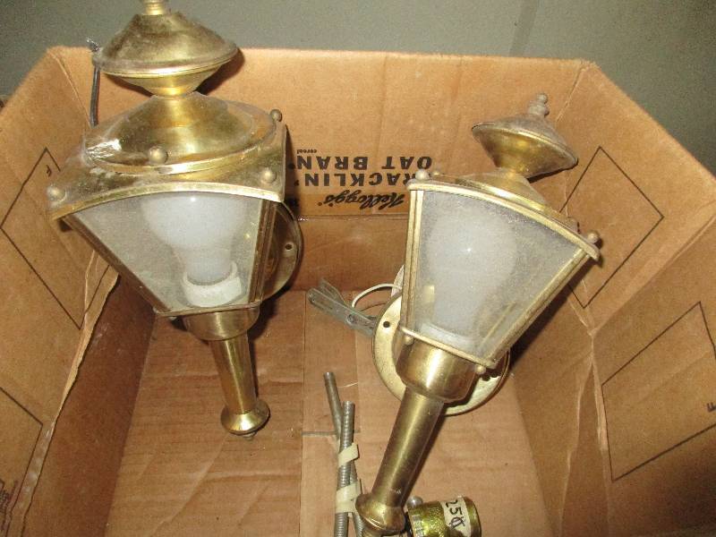 lot 119 image: outdoor and indoor light fixtures