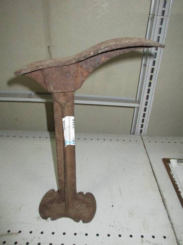 lot 124 image: Vintage boot repair stand