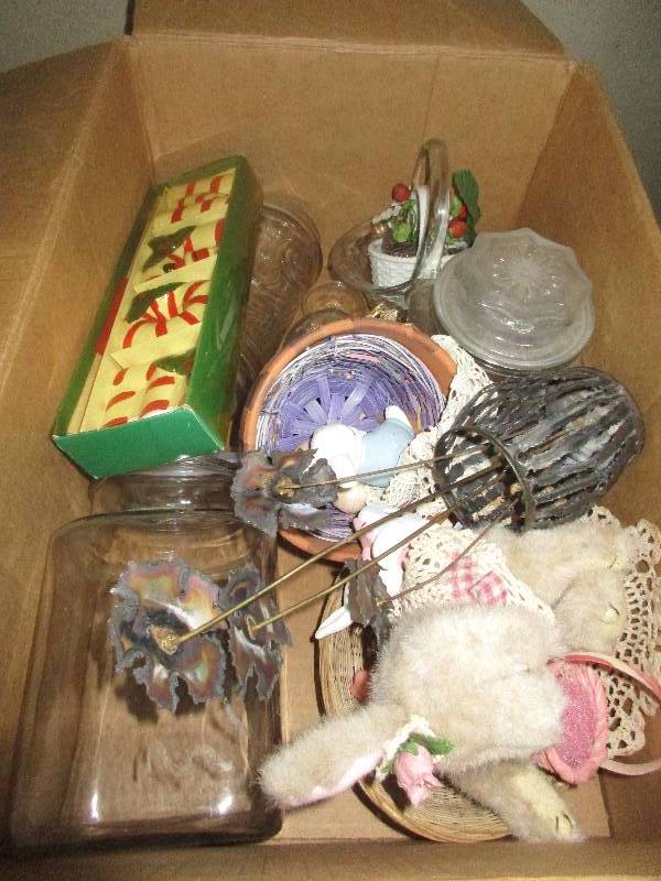 lot 128 image: misc containers and craft stuff