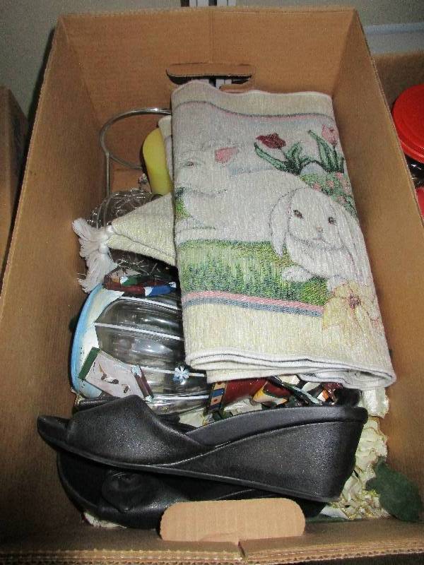 lot 130 image: misc containers