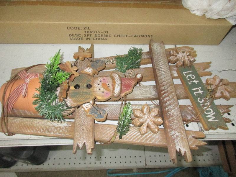 lot 131 image: Christmas decorations and bathroom shelf kit
