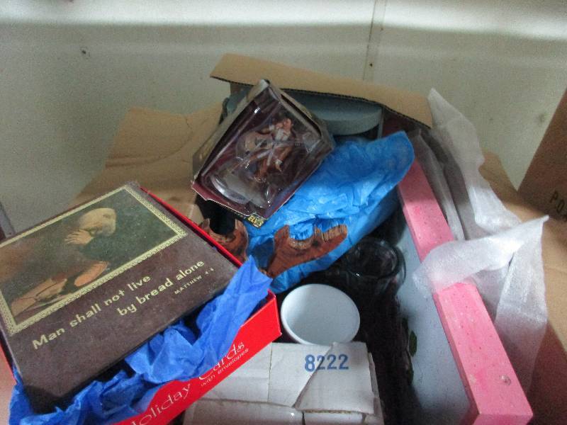 lot 146 image: Elvis figure in box, 3 piece bear set and misc household items