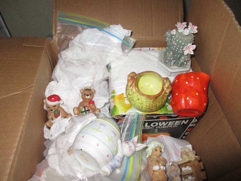 lot 158 image: Nick-Nac items