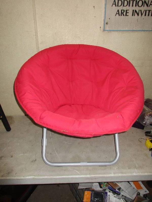 lot 185 image: nesting and folding chair