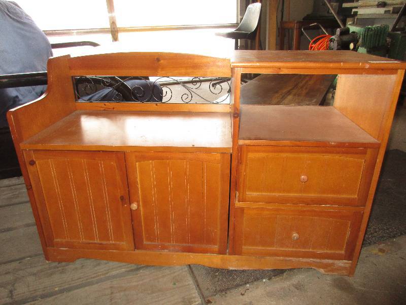 lot 186 image: entry way bench with drawers