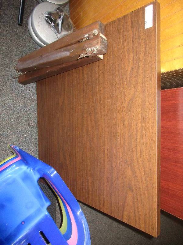 lot 192 image: kids table and 4 chairs