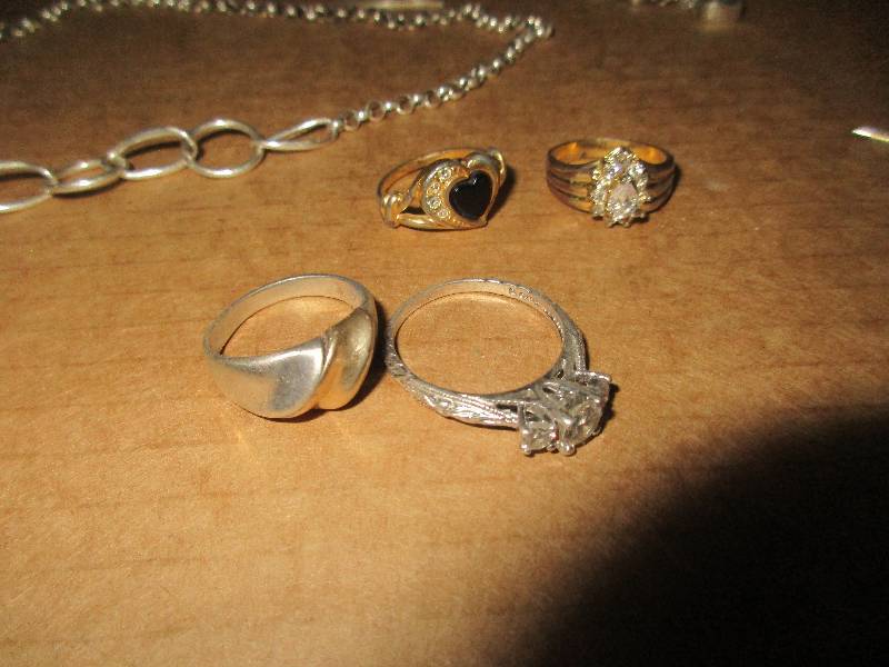 lot 196 image: jewelry