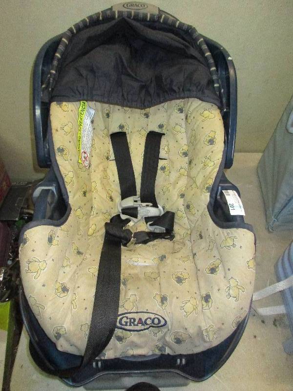 lot 201 image: Graco car seat