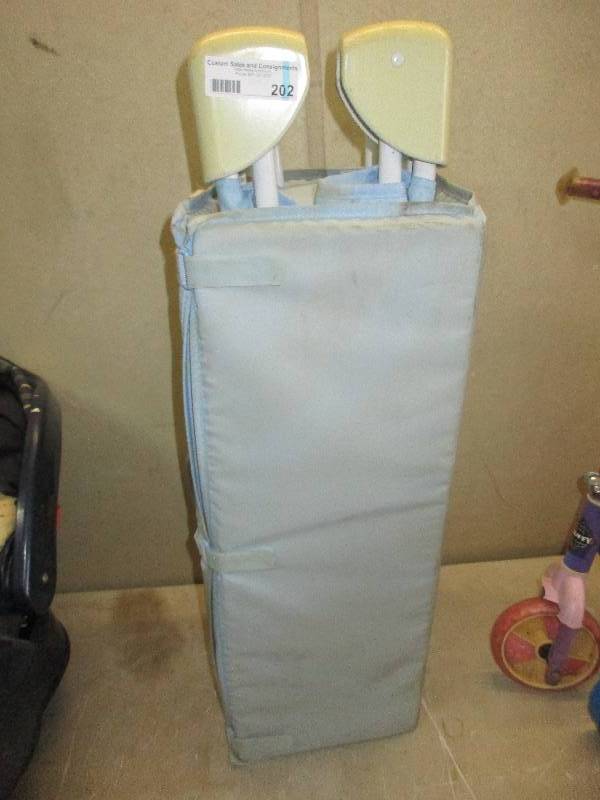 lot 202 image: pack-N-play and booster seat