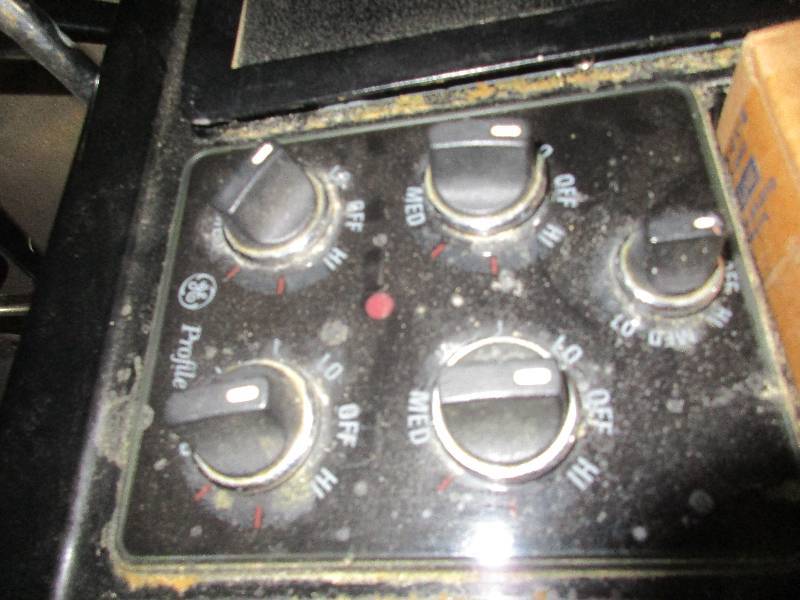 lot 164 image: GE Profile glass top stove