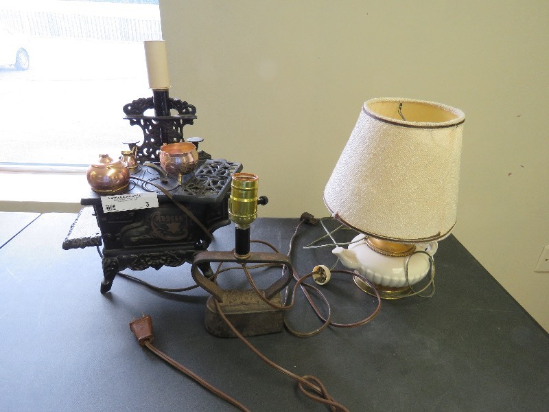 lot 3 image: Vintage Lamps