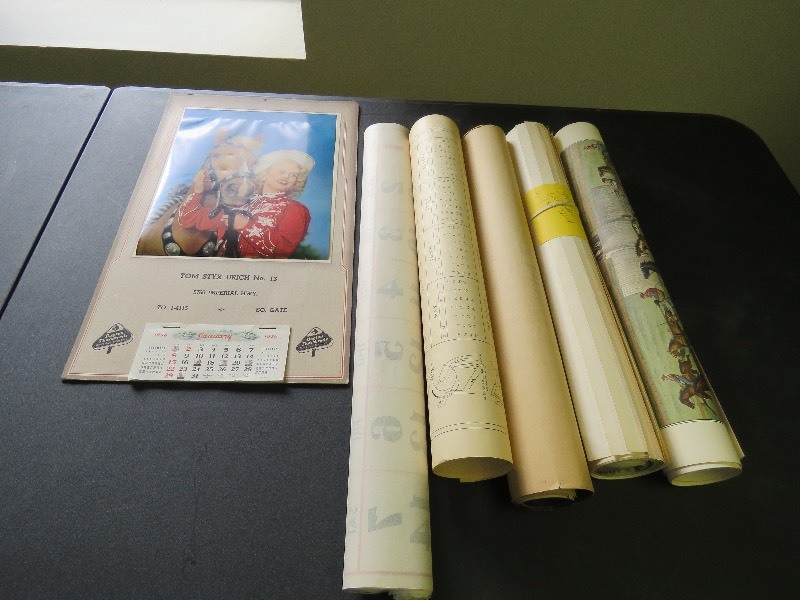 lot 5 image: Vintage Collectible Calendars