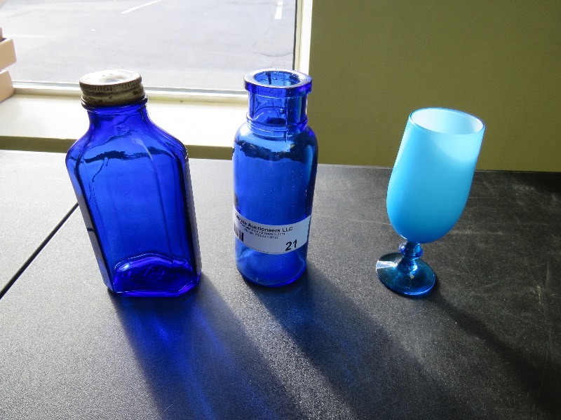 lot 21 image: Vintage Blue Glass