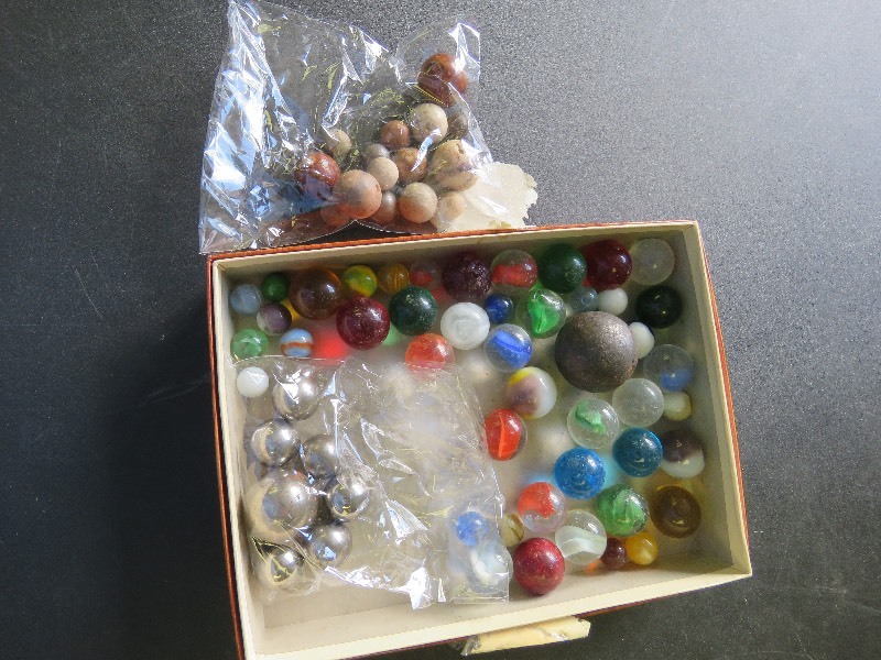lot 25 image: Vintage Marbles