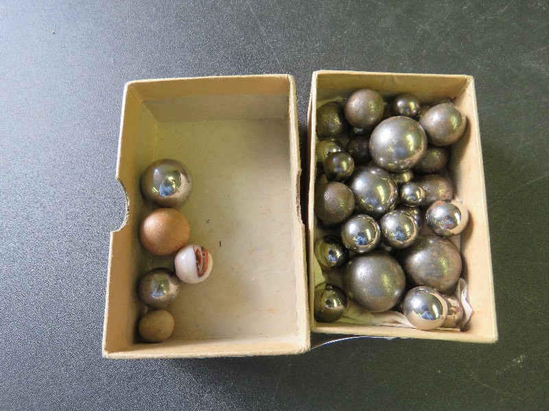lot 28 image: Vintage Marbles