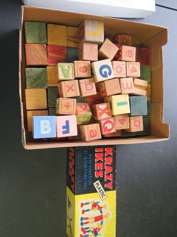 lot 36 image: Vintage Toys