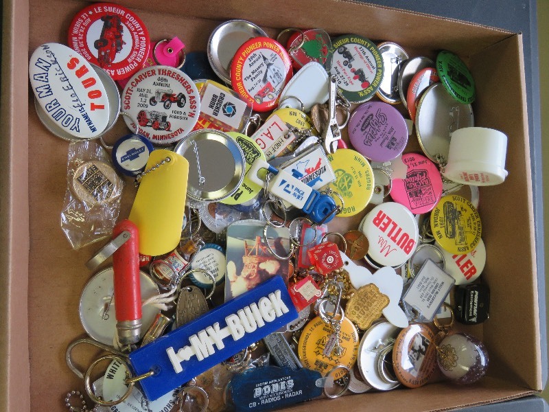 lot 75 image: Vintage Keychains and buttons