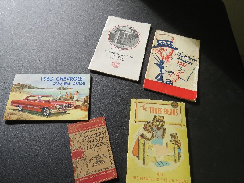 lot 2 image: Vintage Books