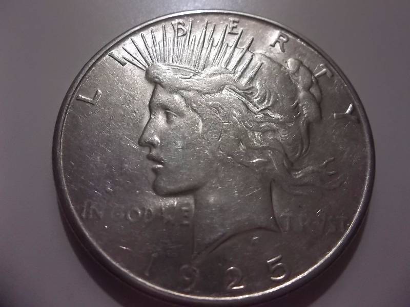 1925 S Silver Peace Dollar