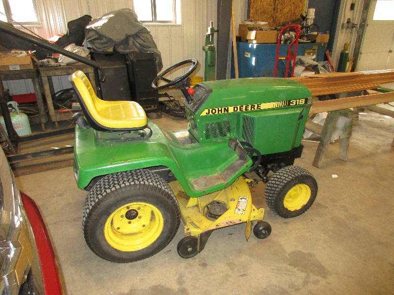 John Deere 318 Mower