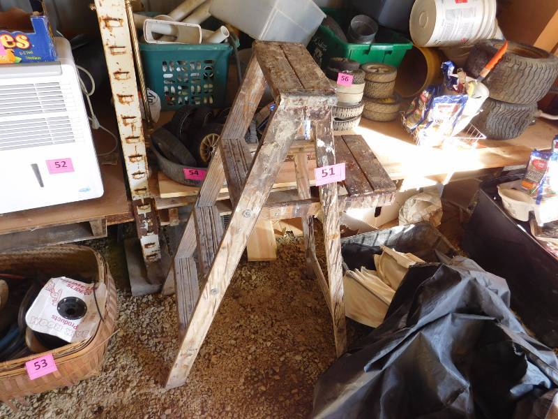 lot 51 image: 4 foot painting ladder