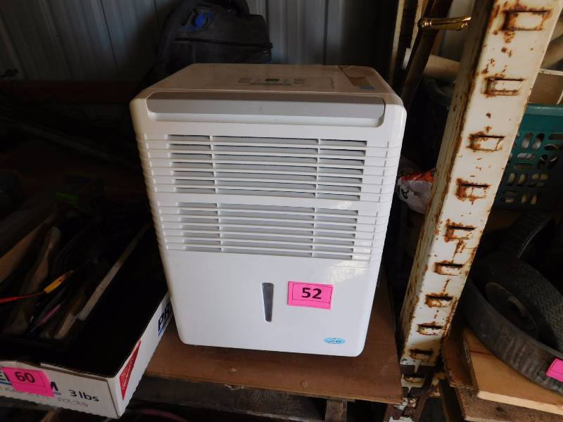 lot 52 image: working Perfect Aire dehumidifier