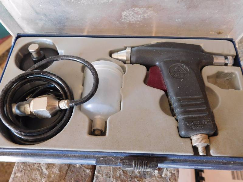 lot 59 image: small detailing paint gun
