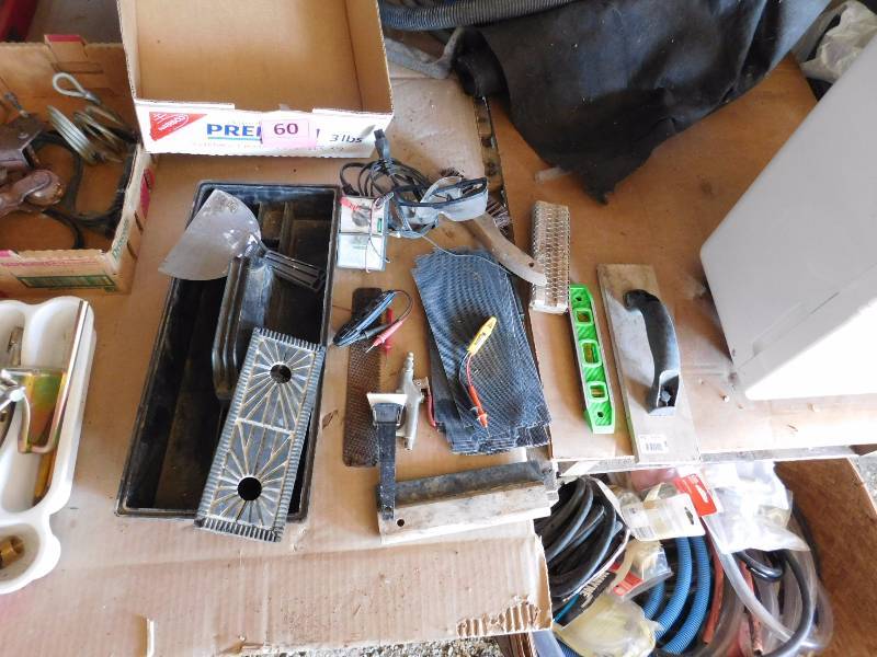 lot 60 image: tool tray with many useful items