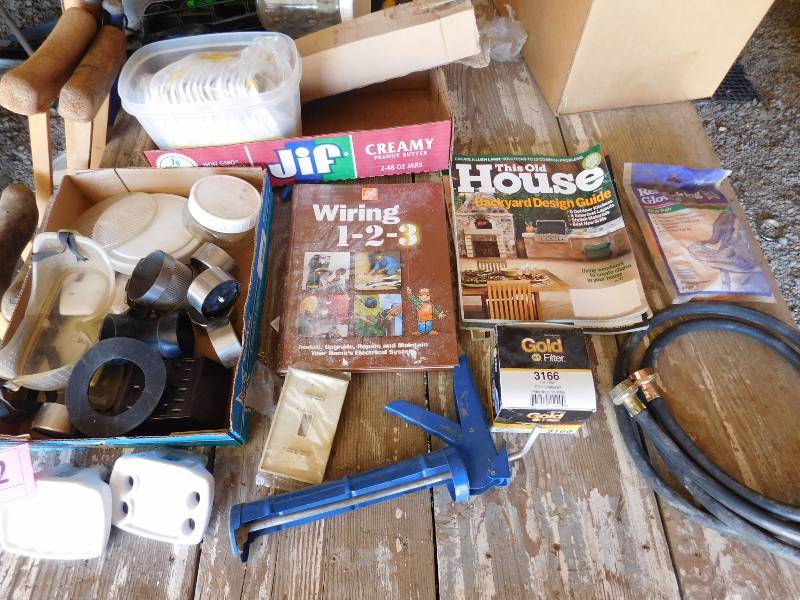 lot 72 image: large lot of household maintenance items