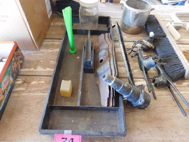 lot 74 image: tray of useful drawer items