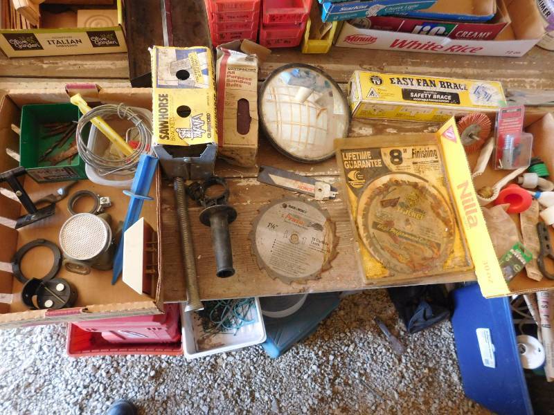 lot 76 image: large lot of household maintenance items