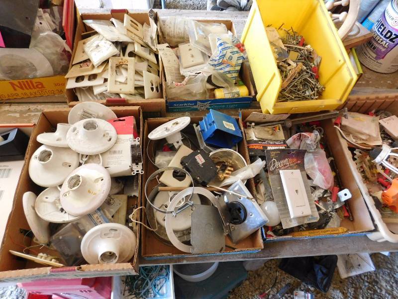 lot 79 image: electrical items