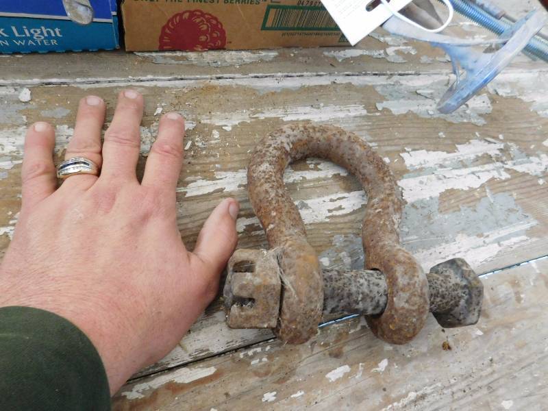 lot 82 image: 2 large shackles and misc hardware