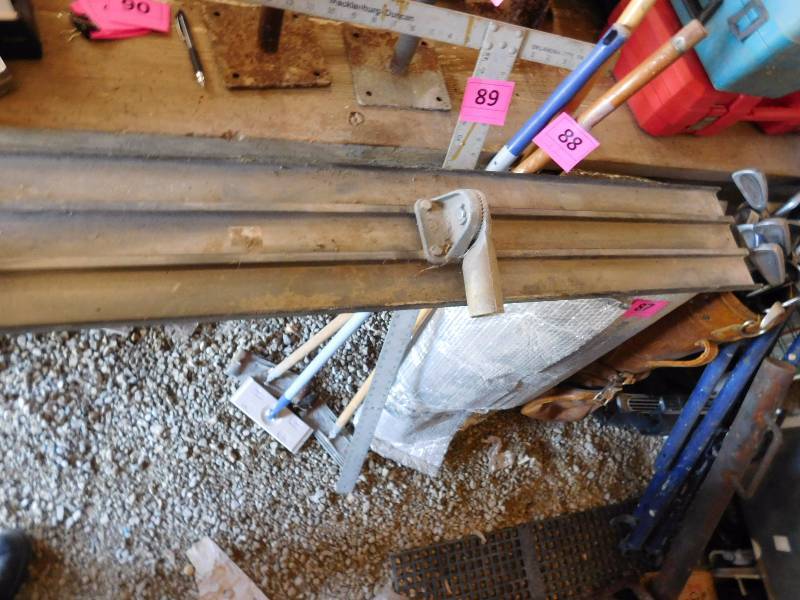 lot 90 image: 48 smooth cement float
